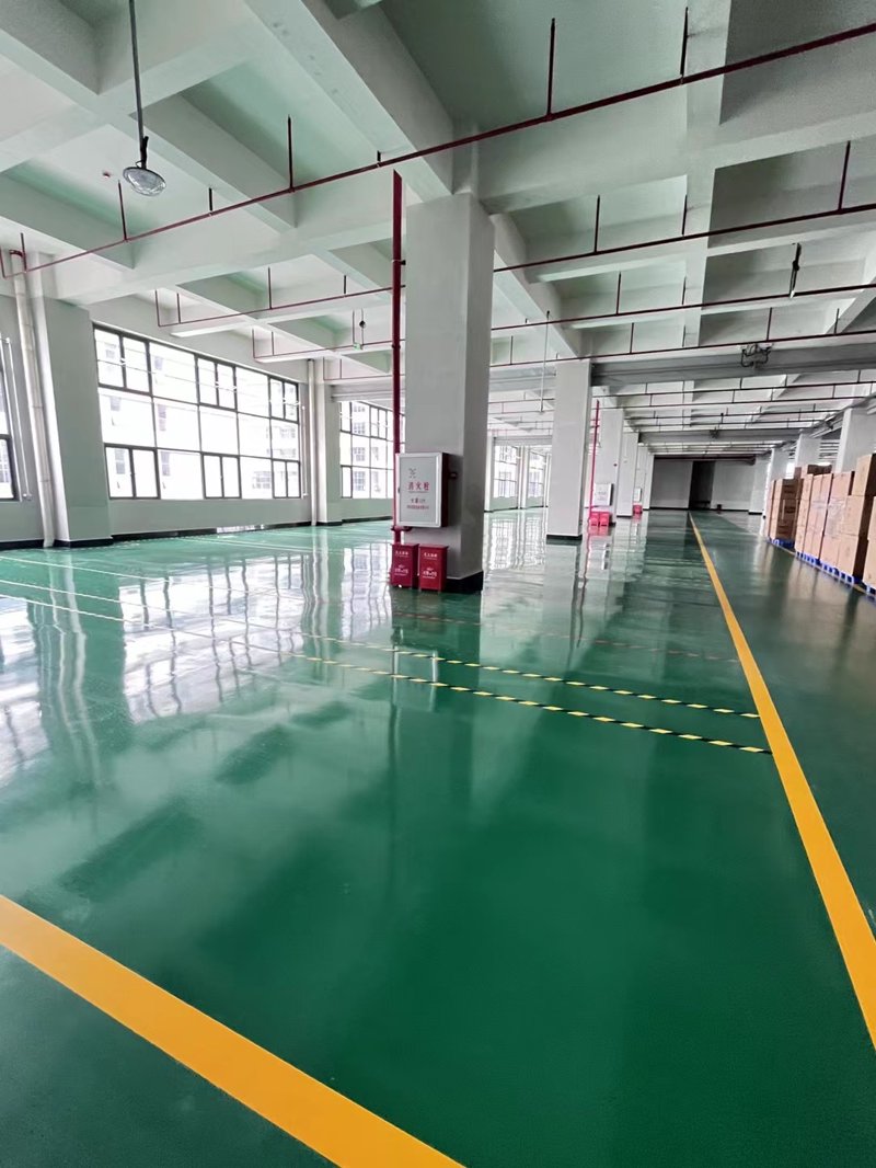环氧地坪图片效果图：展现光滑整洁的工作环境